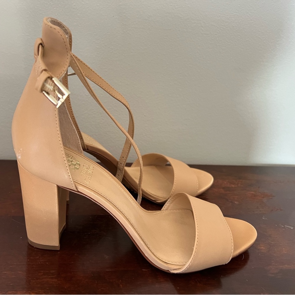 Vince Camuto size 9 nude heels